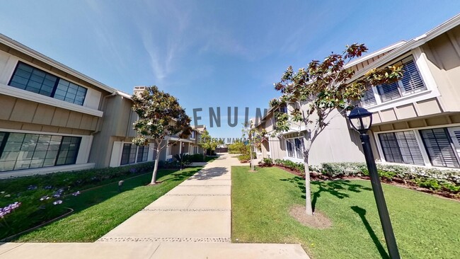 Foto del edificio - $500 off 1st Month - Seal Beach Condo Near...