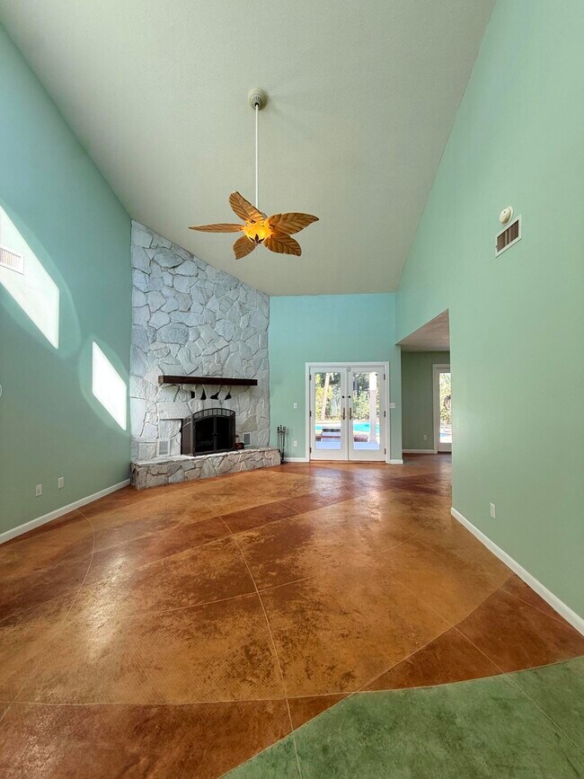 Foto del edificio - 255 Ridge Lake Rd