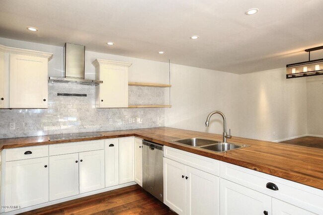 Building Photo - 8007 N 73rd St