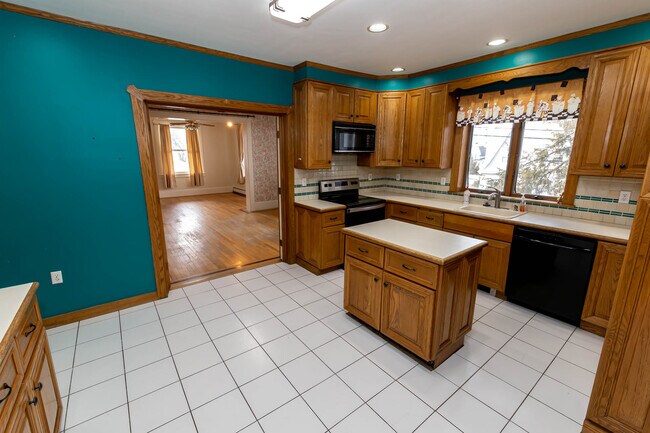 Foto del edificio - 482 E High St