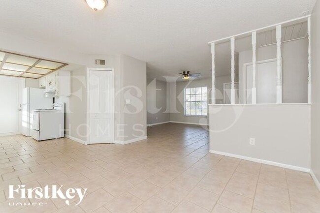 Building Photo - 5540 Lesser Dr