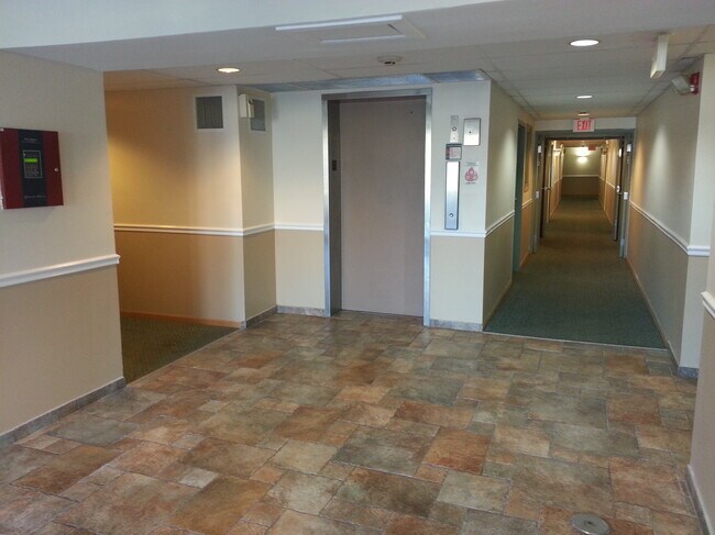 Foto del edificio - 3000 Bayside Dr
