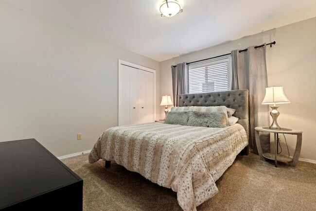 Building Photo - Available Now-3bd, 2b Home near Greenbelt ...