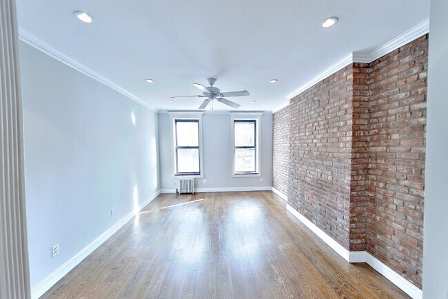 Foto del edificio - 697 Tenth Ave (47th & 48th Ave), #3FS