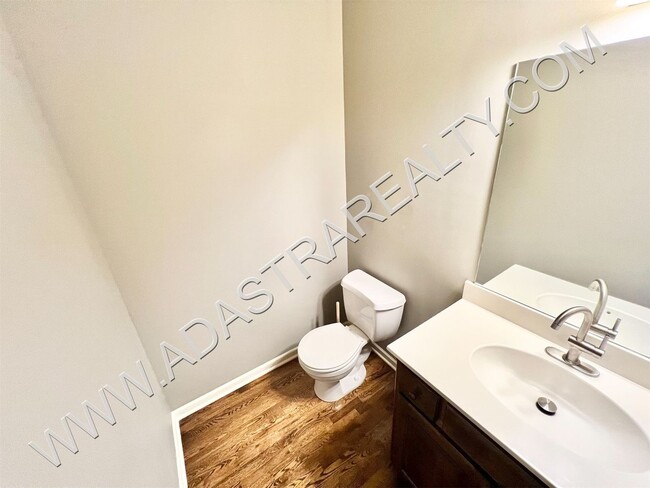 Building Photo - Beautiful Olathe Townhome-Available NOW!!!