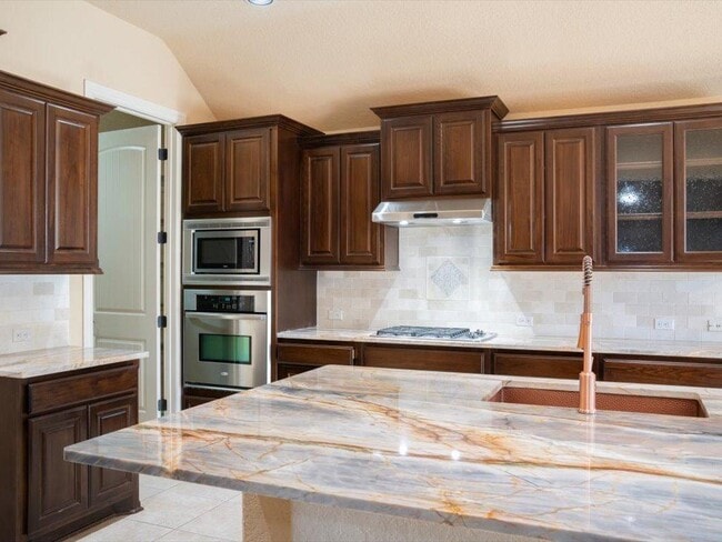 Building Photo - 26618 Camden Chase