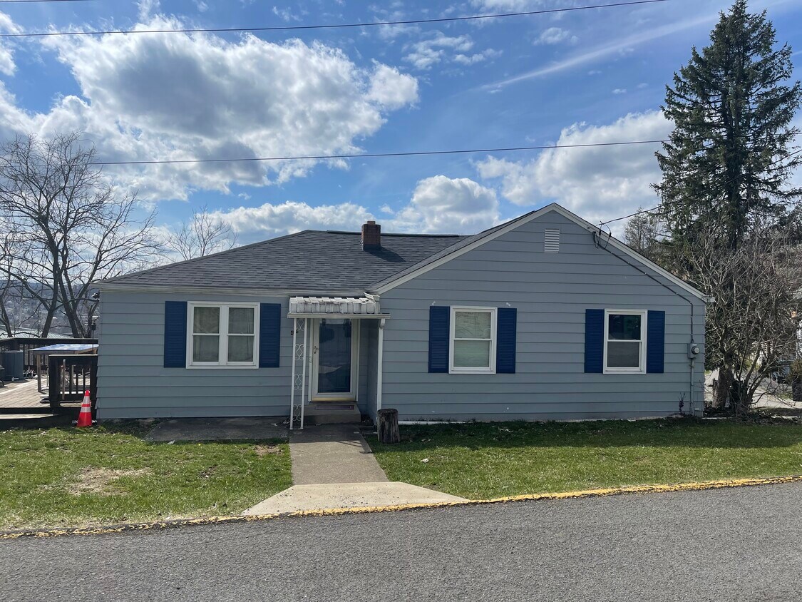 424 Evans St, WV 26505 House Rental in WV