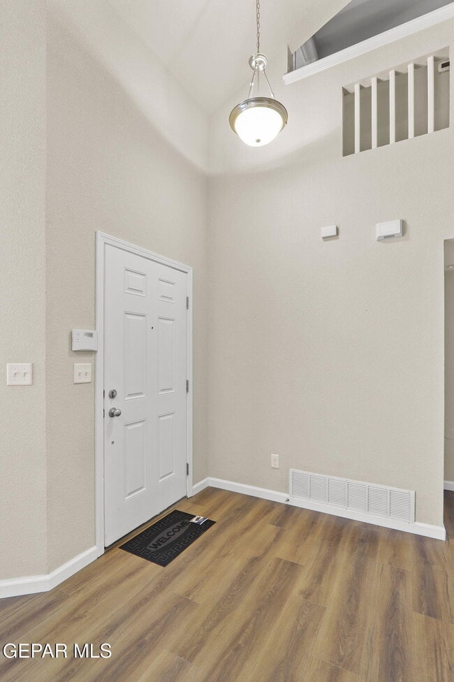 Foto del edificio - 2933 Pebble Rock Pl