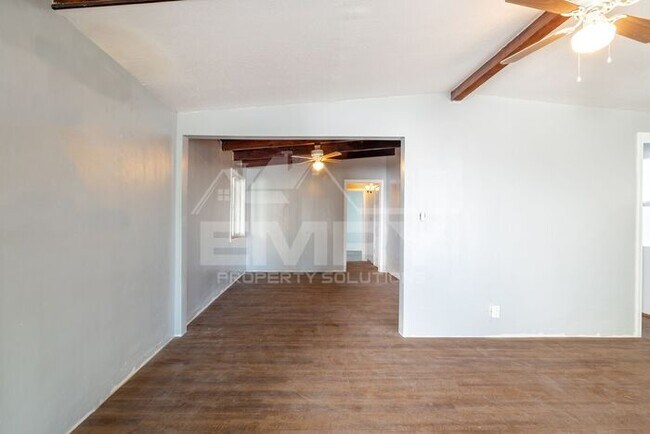 Building Photo - Newly upgraded 2 bed 1 bath unit in Corona...