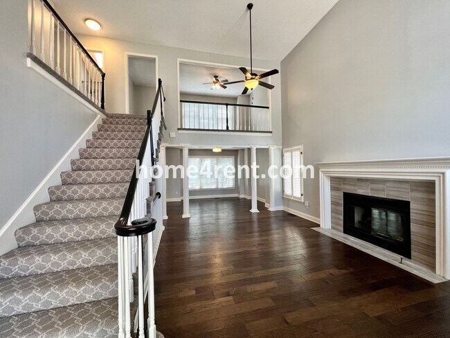 Foto del edificio - Fantastic Home in Blue Valley Schools w/ Hardwood Floors, Open Layout, Granite Counters, Finished...