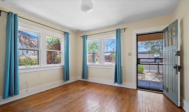 Foto del edificio - 1035 E Lee St