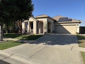 Building Photo - 5548 Ravine Ct