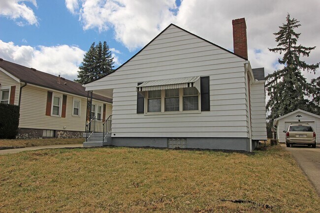 Building Photo - Charming Single-Family Home in Dayton!