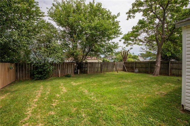 Building Photo - 2509 Parkcrest Dr