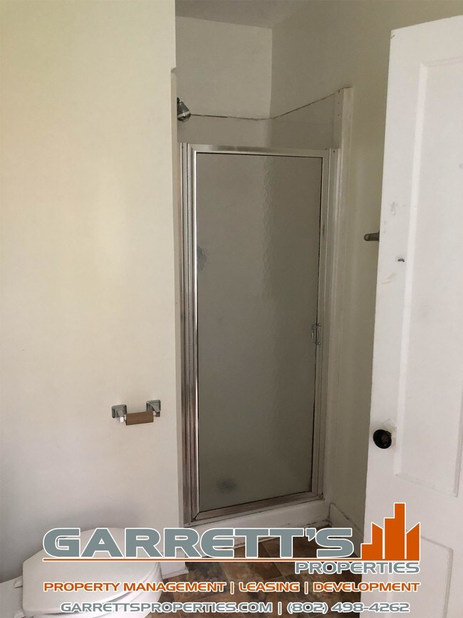 Foto del edificio - 64 N Pleasant St