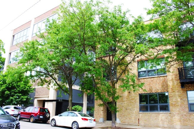 Building Photo - 1800 W Grace St