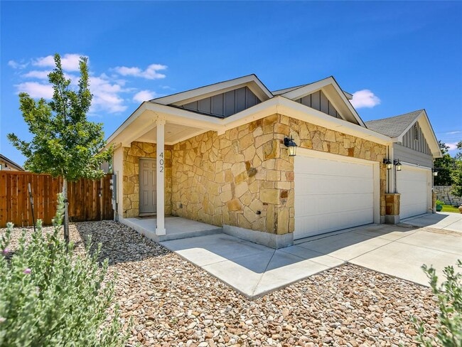 Building Photo - 402 Parkline Dr