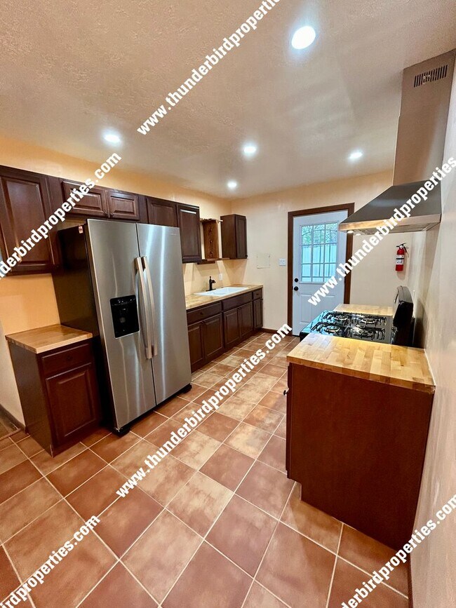Foto del edificio - 1321 San Mateo Blvd SE