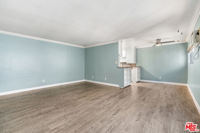 Building Photo - 960 Larrabee St