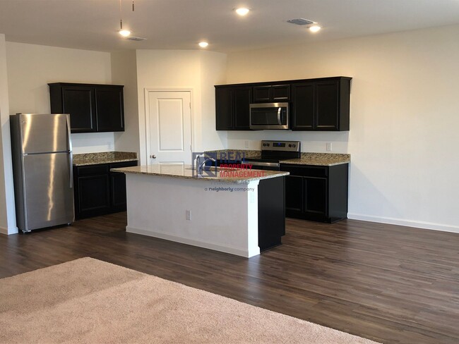 Foto del edificio - Spacious 5 Bedroom/3 Full Bath Open Concep...