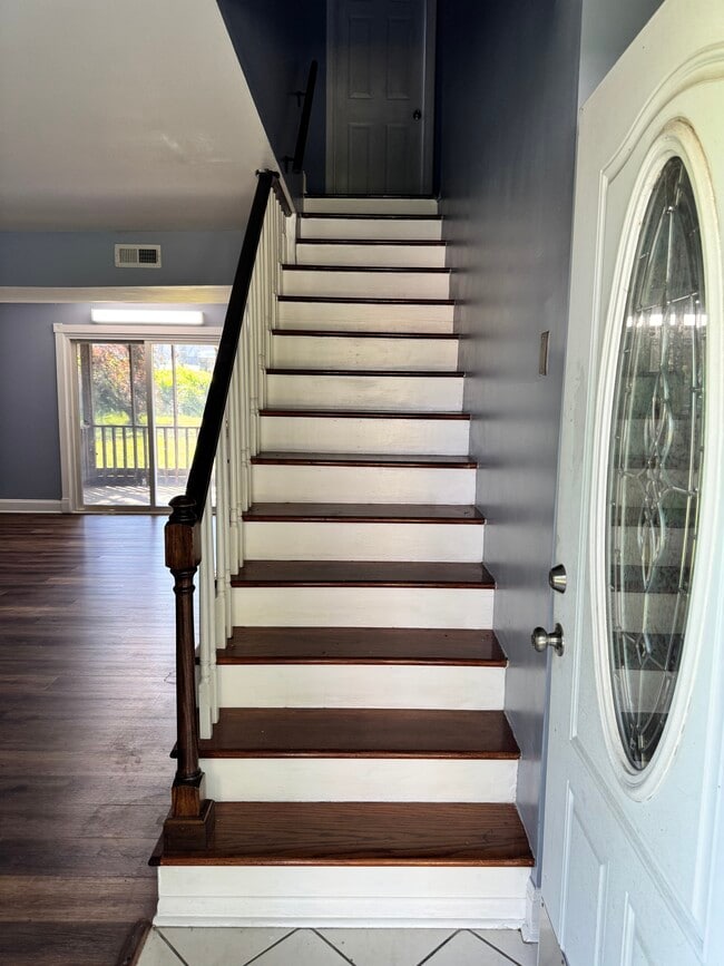 Building Photo - 446 Capri Dr
