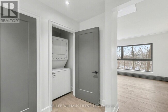 Building Photo - 306 Riverside Dr