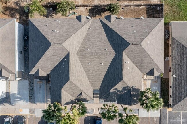 Building Photo - 16 Oasis Dr