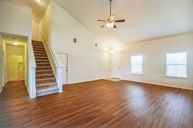 Building Photo - Modern Comfort Meets Space – Updated 4 Bed...