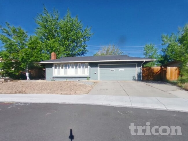 Building Photo - 1045 Crown Dr
