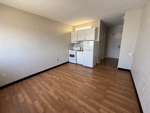 Building Photo - BACHELOR UNITS - Affordable Unit