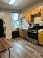 Building Photo - 2799 Parkwood Ave