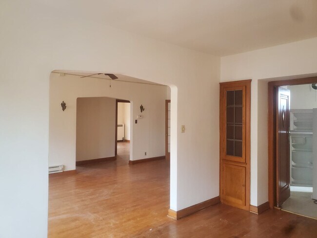 Foto del edificio - 243 N Main St