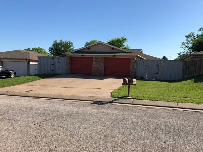 Photo - 10247 Maverick Dr House