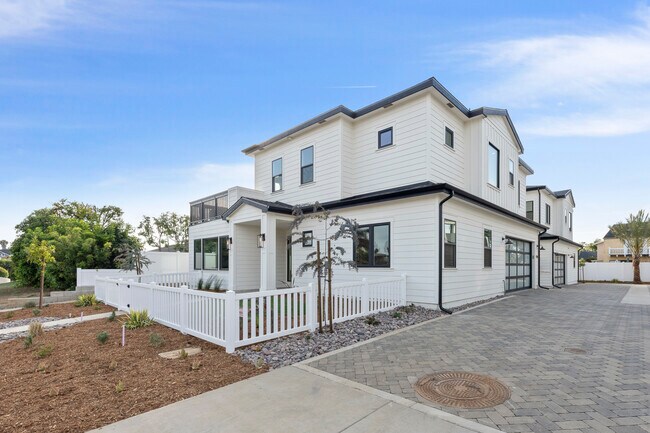 Building Photo - 430 Tamarack Ave