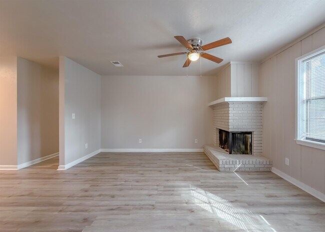 Building Photo - 3245 Whitney Dr W