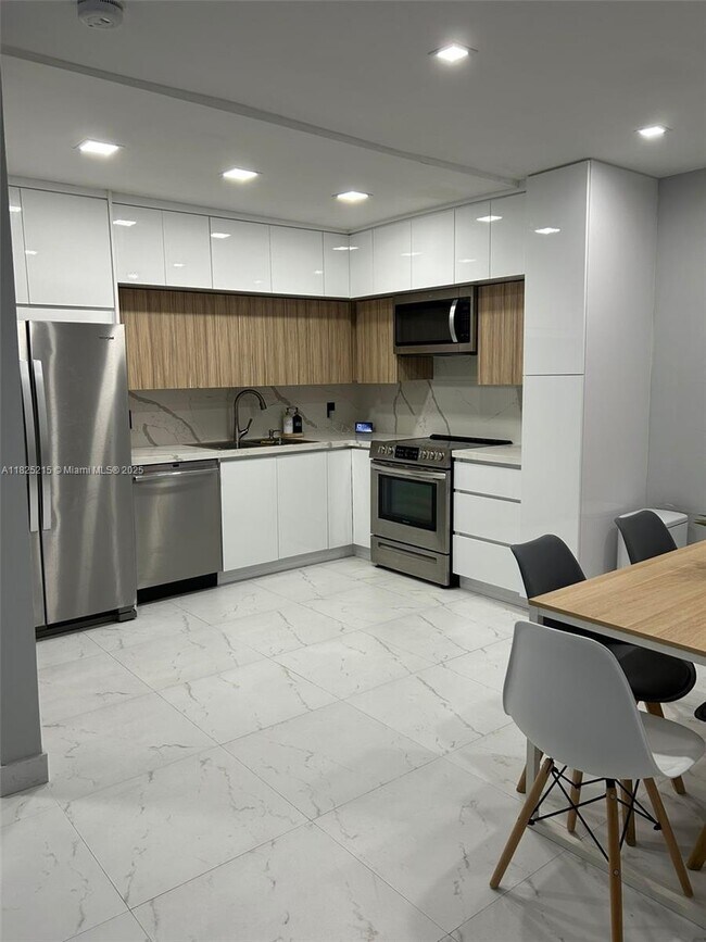 Building Photo - 21 Jacaranda Dr