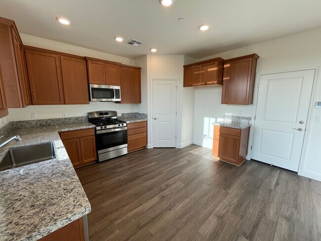 Foto del edificio - Like New Upscale West Roseville Home for Rent