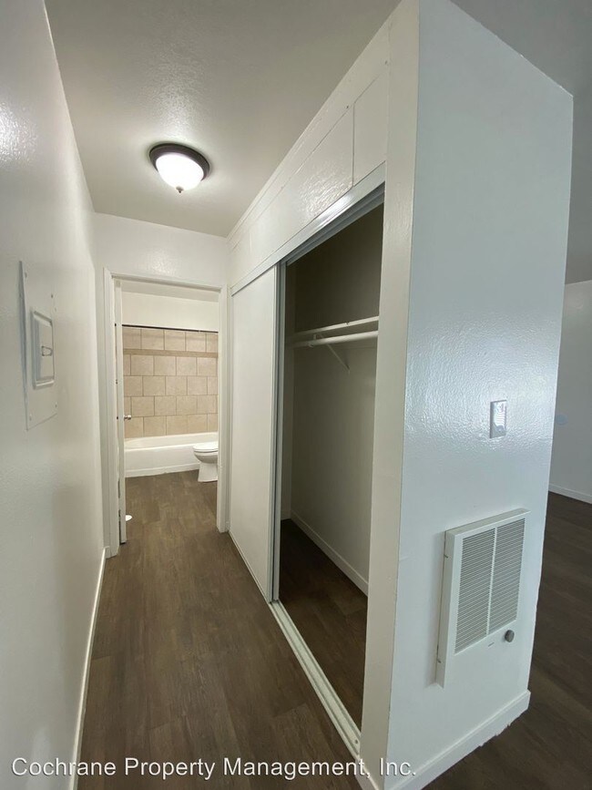 Foto del edificio - 1037 S Russell Ave