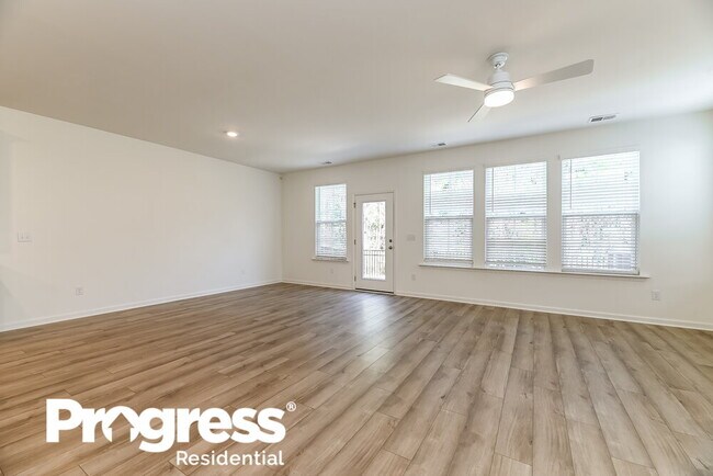 Foto del edificio - 641 Trotters Ln