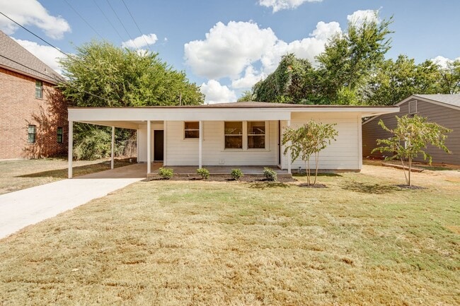 IMMEDIATE MOVE IN! Cute 2 Bedroom Home wi... - IMMEDIATE MOVE IN!  Cute 2 Bedroom Home wi...