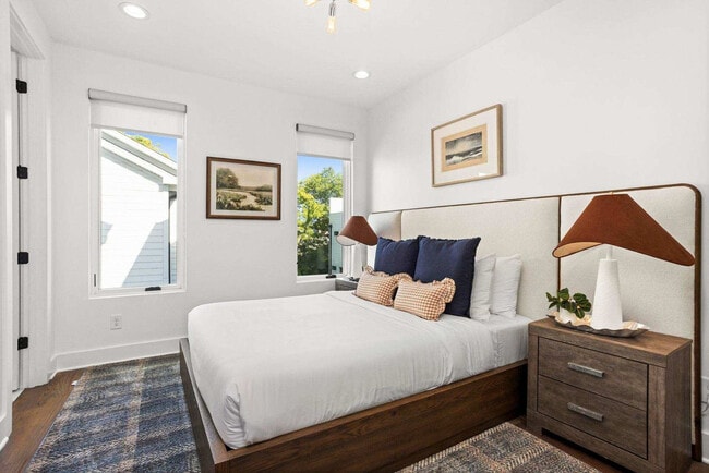 Building Photo - 1706 8th Ave S