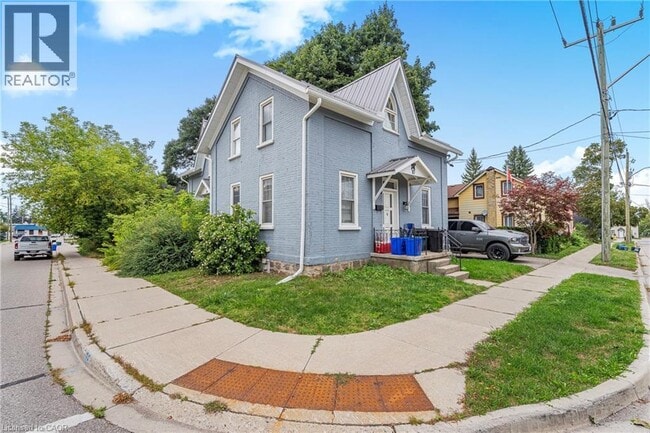 Building Photo - 10 Centre St