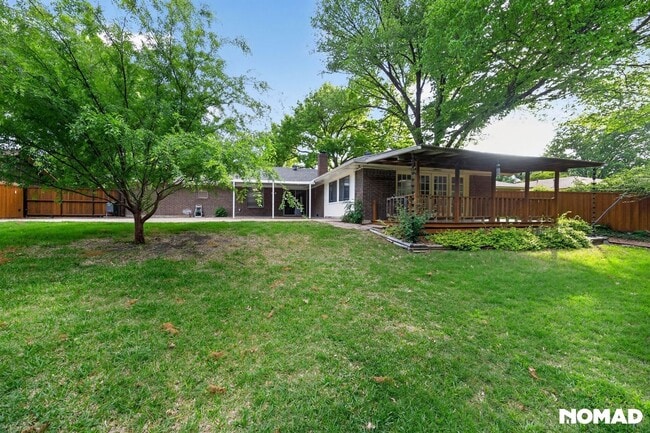 Foto del edificio - 2505 Briarwood Dr