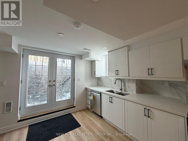 Building Photo - 47 Mountain Heights Pl