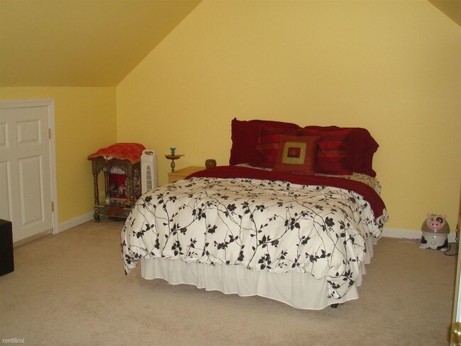 Building Photo - 3 br, 2.5 bath  - 39 Oak St Apt 3