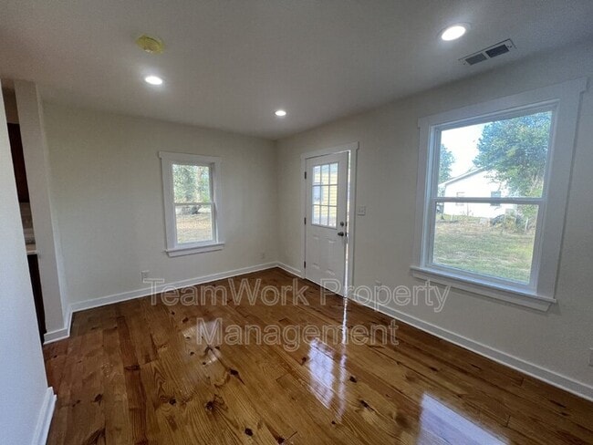 Building Photo - 407 Gruber St