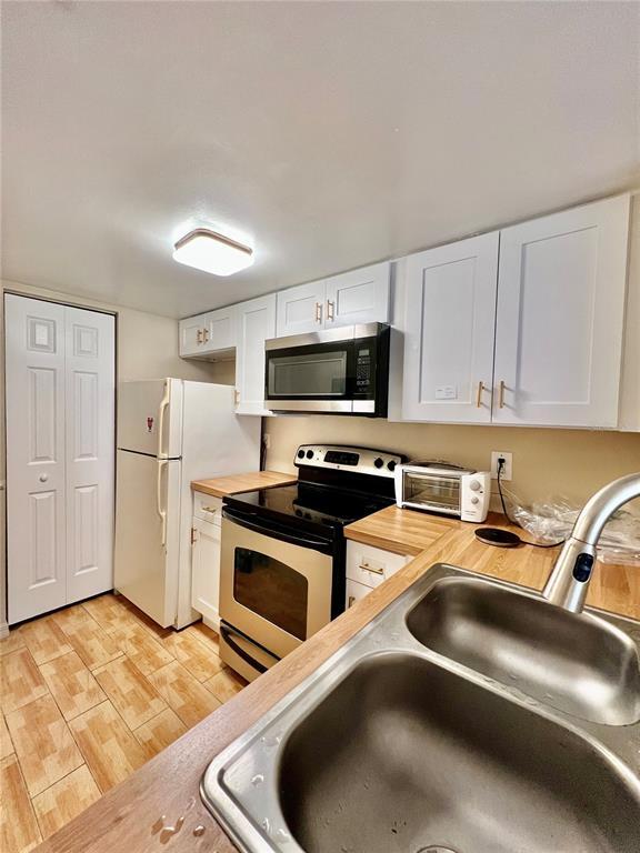 Foto del edificio - 8610 Champlain Ct