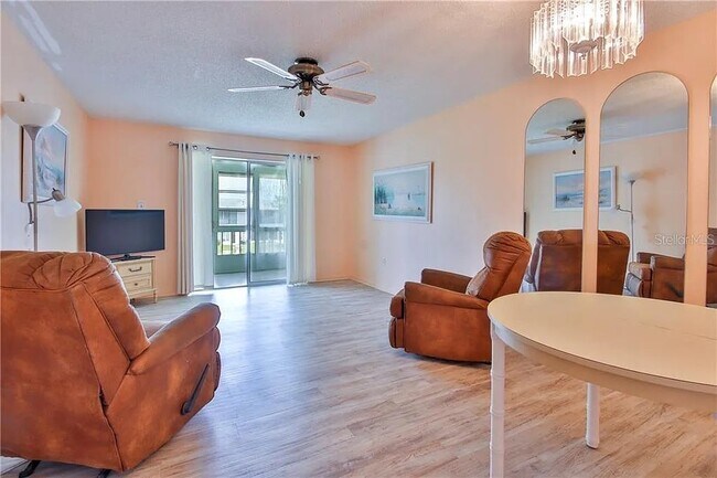 Foto del edificio - 305 47th Avenue Dr W