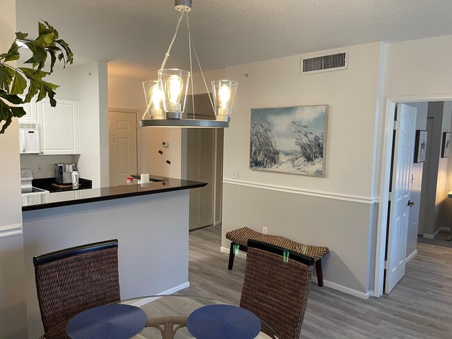 Building Photo - 580 S Sapodilla Ave