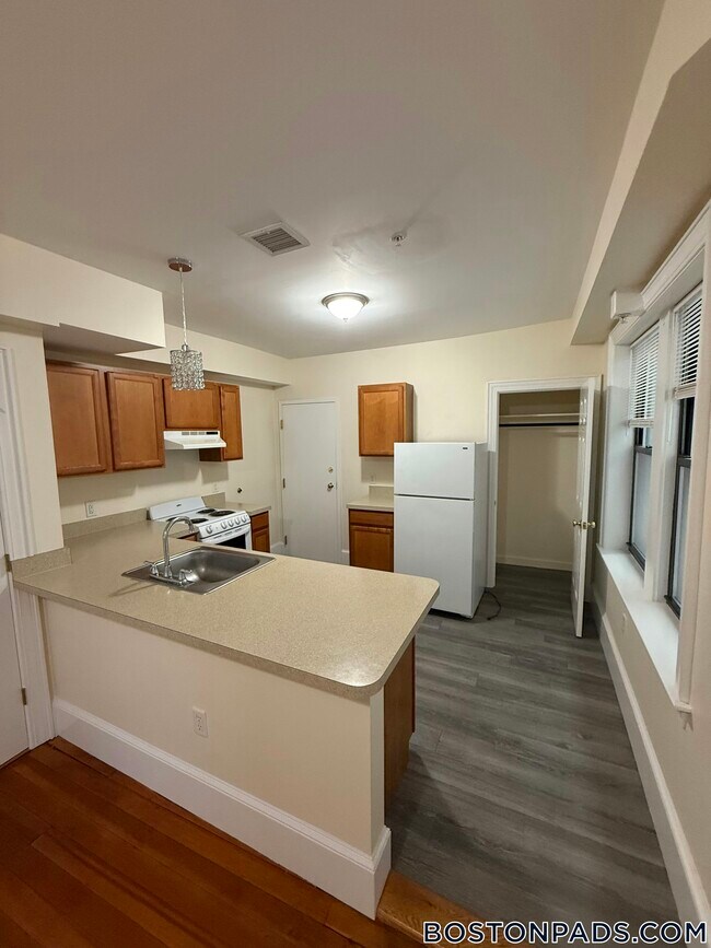 Foto del edificio - 881 Massachusetts Ave